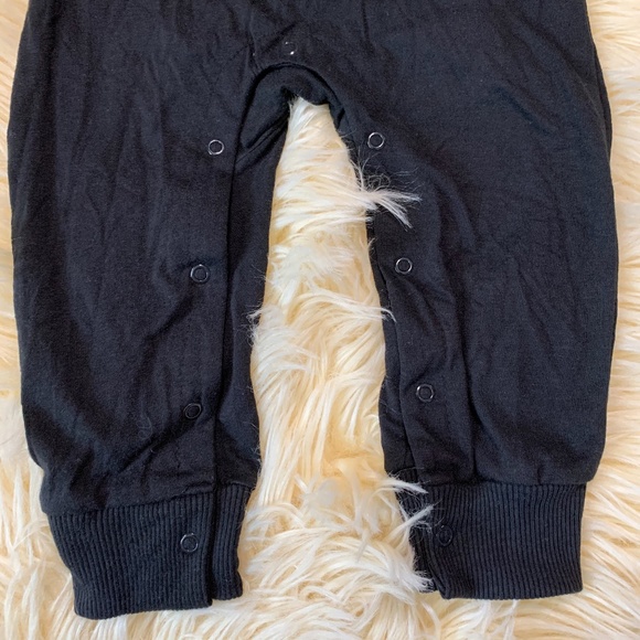 Baby Disney XO Mickey Romper w/ Bib NWT Long Sleeve Disney Outfit NEW 18 Months - Picture 8 of 8